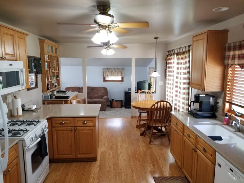 798 Des Moines Dr, Windom, MN 56101