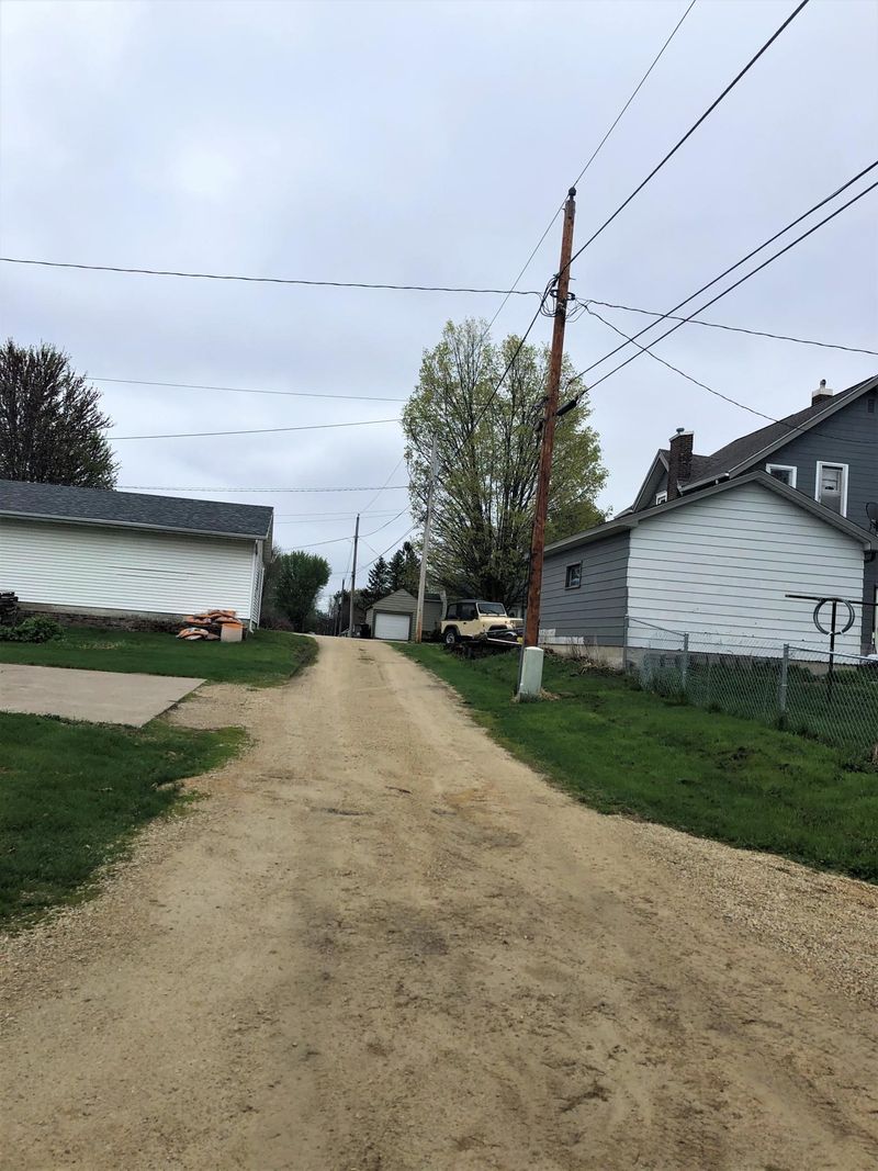 120 1st Ave SE, Plainview, MN 55964