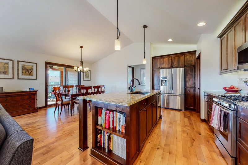 125 Bluestone Dr, Dundas, MN 55019