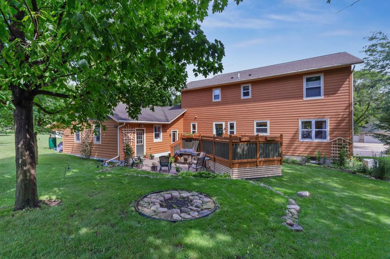 350 10th St, Howard Lake, MN 55349