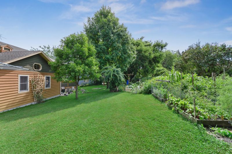 350 10th St, Howard Lake, MN 55349