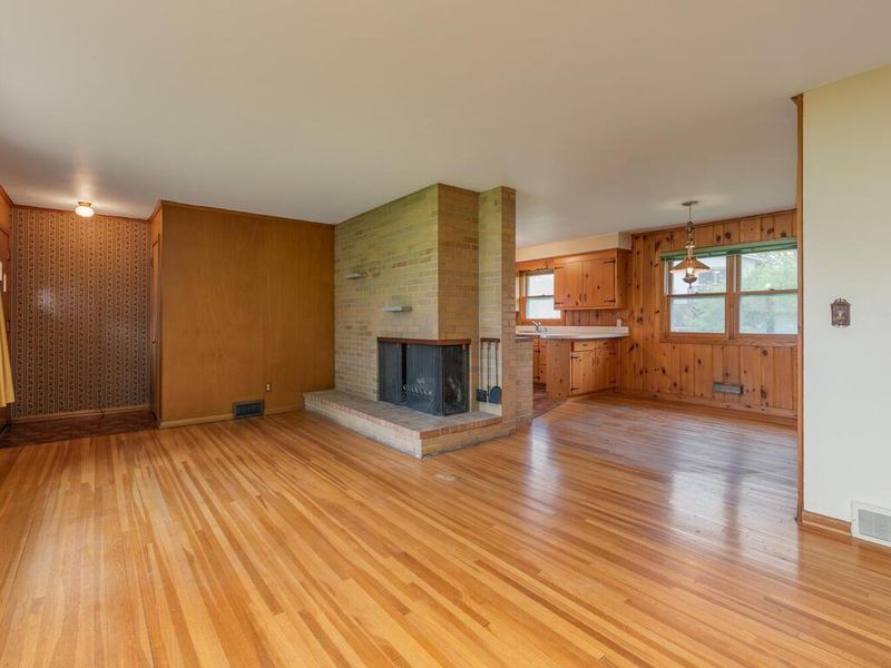 660 E 100th St, Bloomington, MN 55420