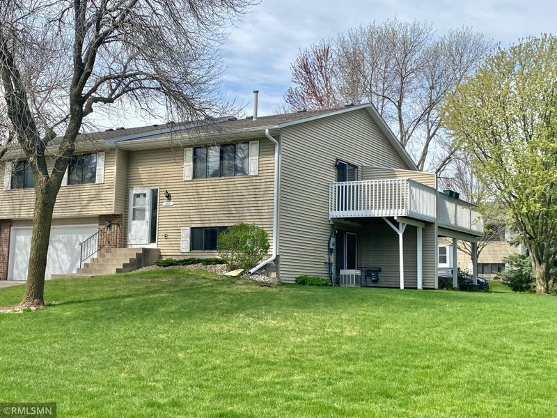 4601 Ridge Cliff Dr, Eagan, MN 55122