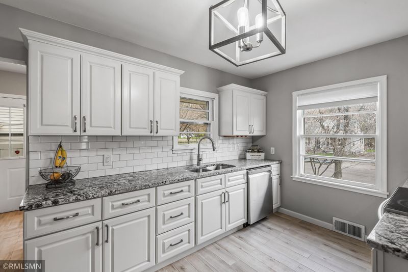 1722 Race St, Saint Paul, MN 55116