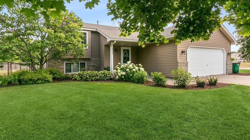 4575 Pondview Dr, Big Lake, MN 55309