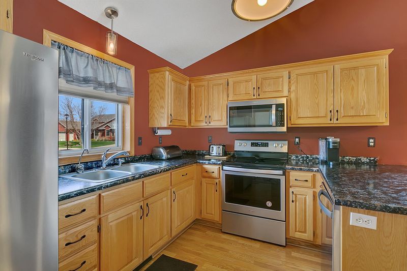 2774 Olive Ln, Sauk Rapids, MN 56379