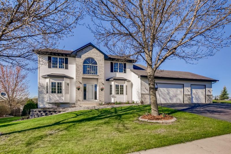 1896 White Oak Dr, Chaska, MN 55318