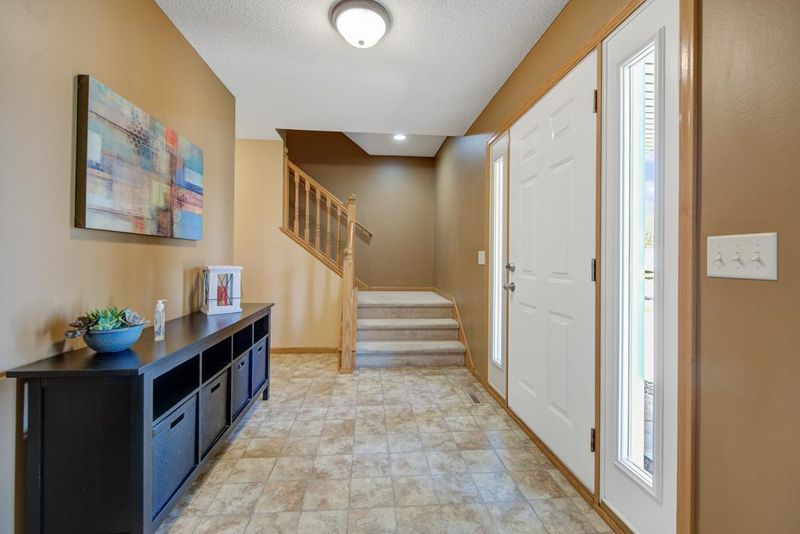 305 Inverness Dr, Mankato, MN 56001