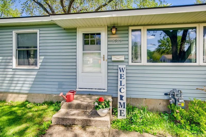 8519 1st Ave S, Bloomington, MN 55420
