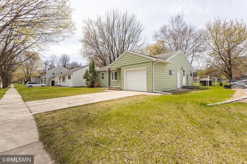 1217 N 5th St, Montevideo, MN 56265