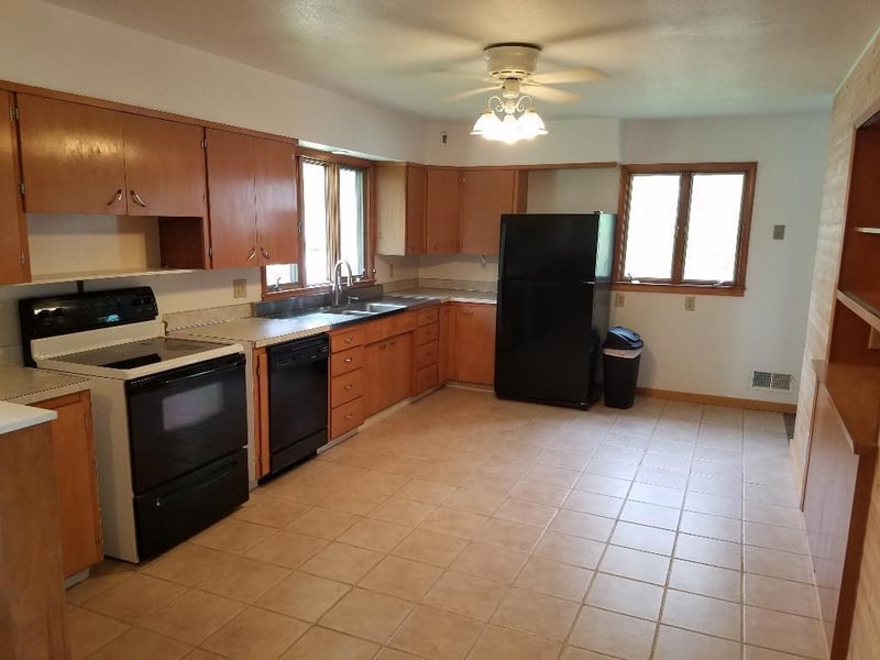 58393 100th St, Walters, MN 56097