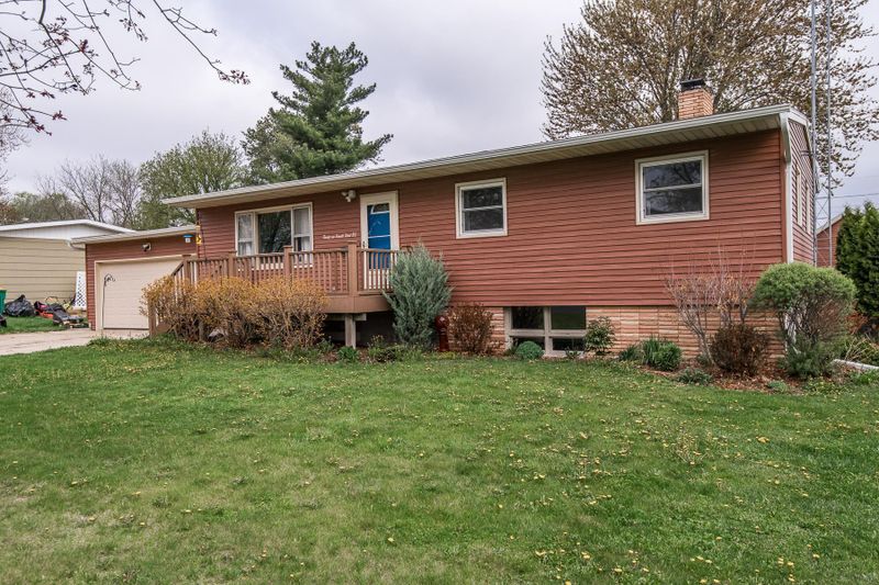 21 7th St NE, Kasson, MN 55944