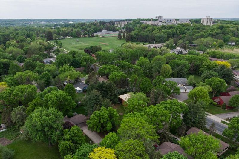 917 Ivanhoe Dr, Northfield, MN 55057