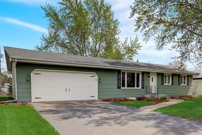 9372 Valley Forge Ln N, Maple Grove, MN 55369