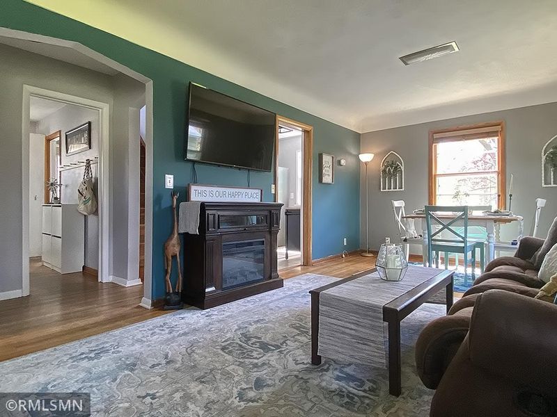 2416 15th Ave E, North Saint Paul, MN 55109