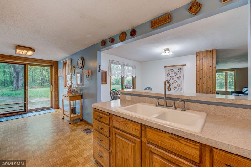 12210 Lake Ln, Lindstrom, MN 55045