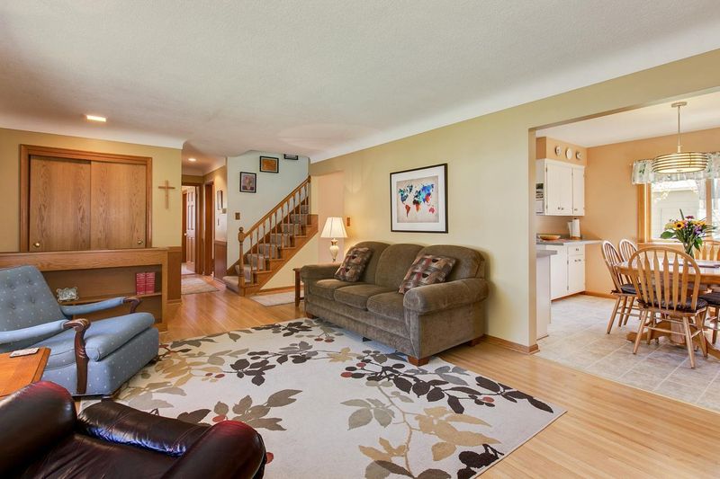 716 Iowa Ave E, Saint Paul, MN 55106