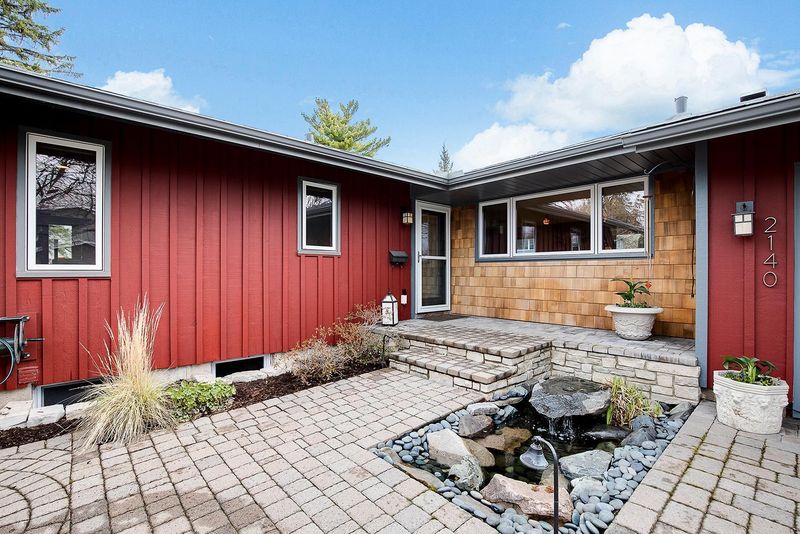 2140 Xylon Ave N, Golden Valley, MN 55427