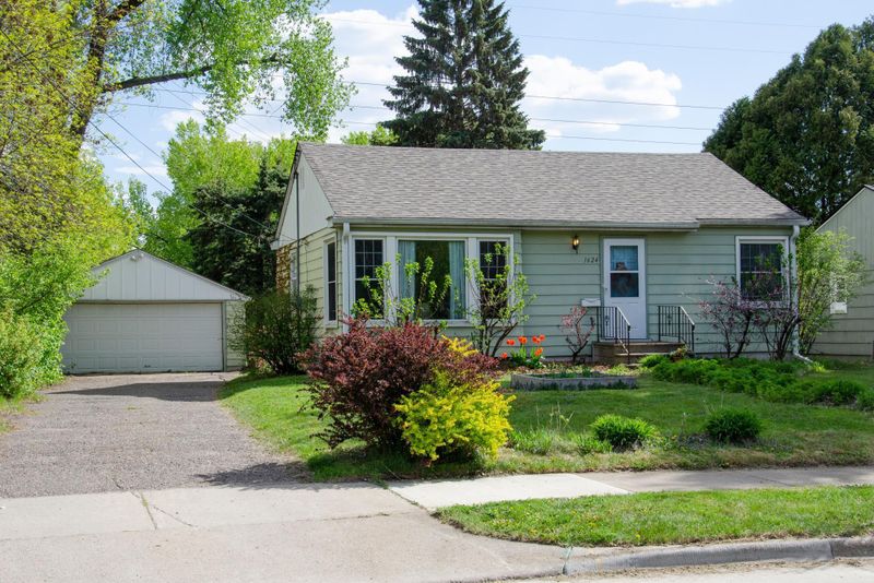 1624 Hollywood Ave NE, Minneapolis, MN 55418