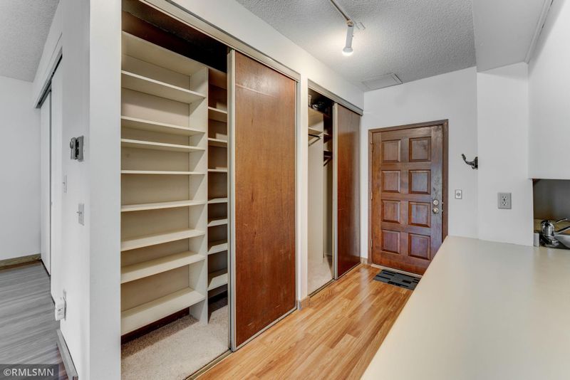 1390 Carling Dr #105, Saint Paul, MN 55108