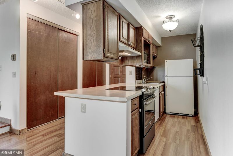 1390 Carling Dr #105, Saint Paul, MN 55108