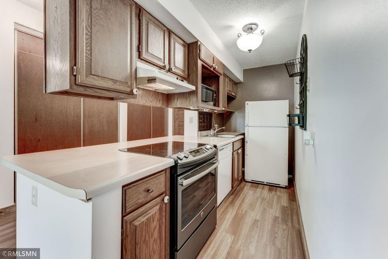 1390 Carling Dr #105, Saint Paul, MN 55108