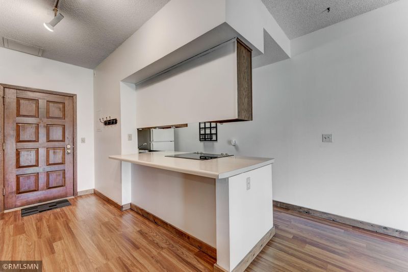 1390 Carling Dr #105, Saint Paul, MN 55108