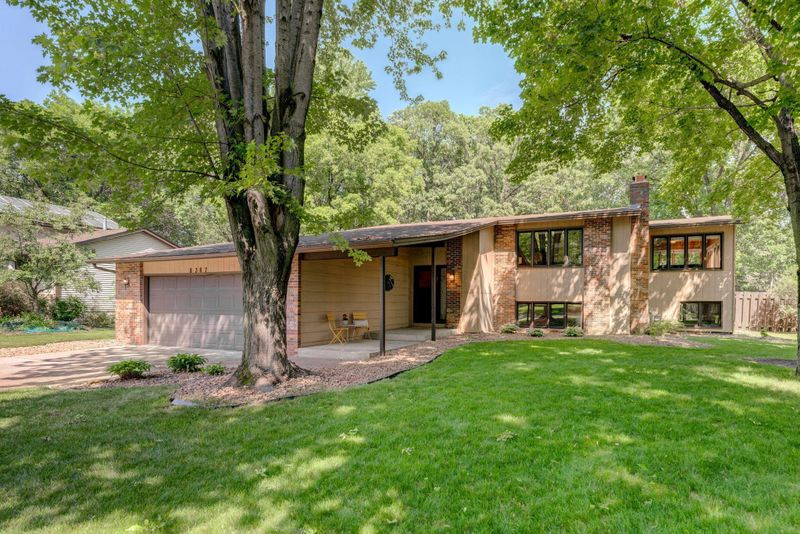 8387 Pleasant View Dr, Mounds View, MN 55112