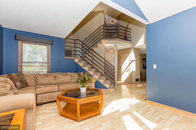 17530 Pavelka Dr, Eden Prairie, MN 55346