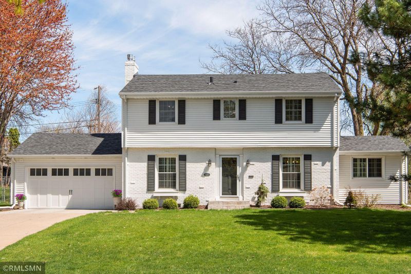 6845 Oaklawn Ave, Edina, MN 55435