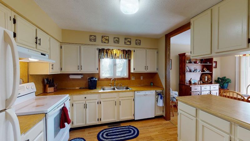 312 4th St NW, New Richland, MN 56072