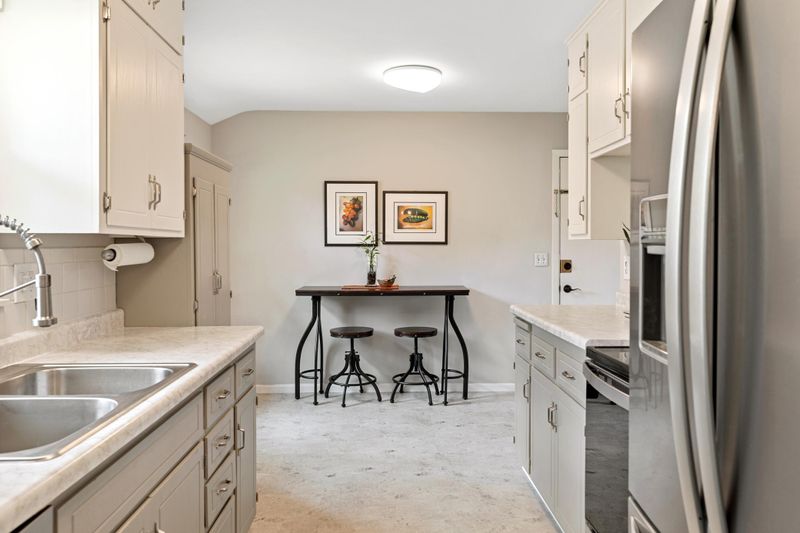101 W 104th St, Bloomington, MN 55420