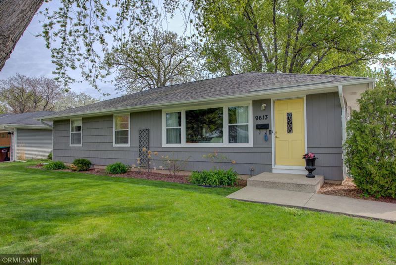 9613 Oakland Ave S, Bloomington, MN 55420