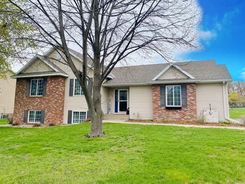 3100 Eagle Ridge Dr E, Willmar, MN 56201