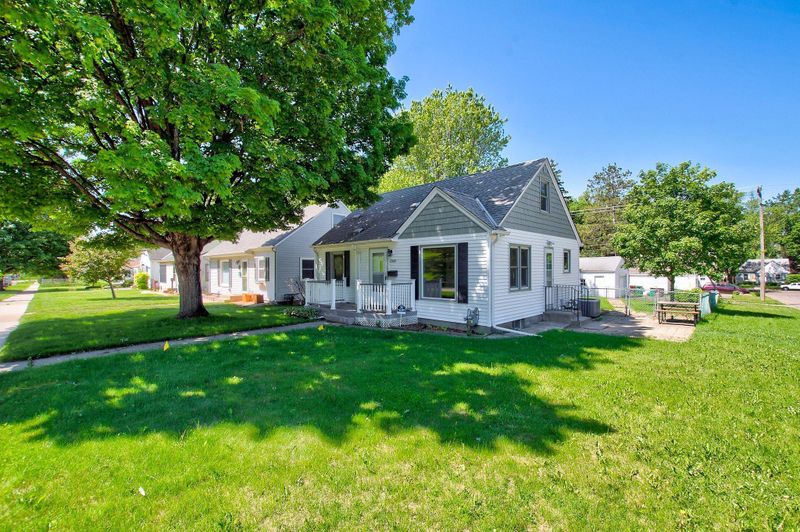 2949 York Ave N, Robbinsdale, MN 55422
