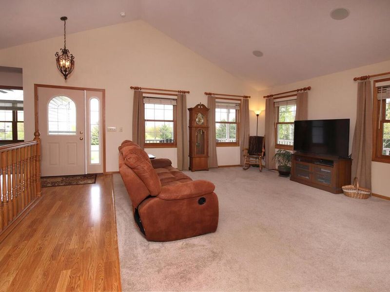 6095 W 214th St, Jordan, MN 55352