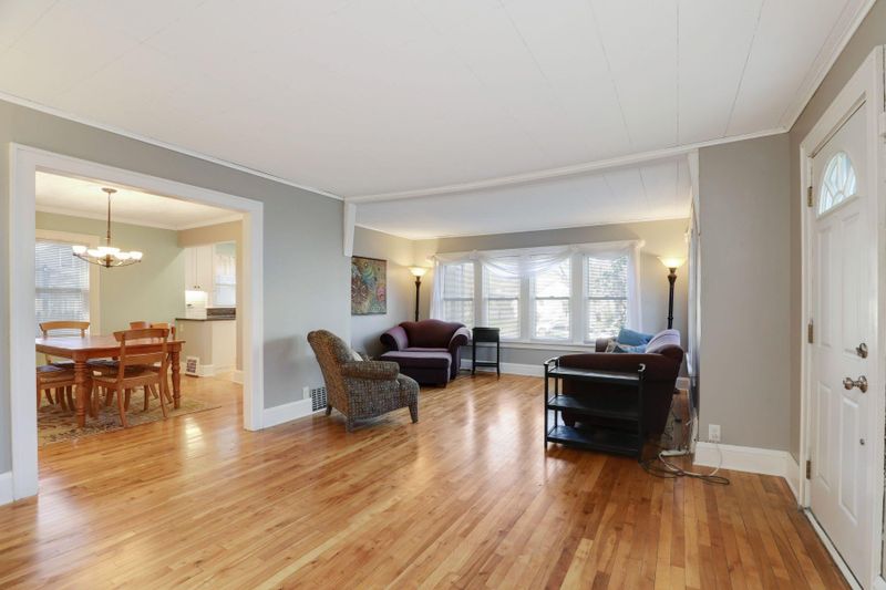 3952 Zenith Ave N, Robbinsdale, MN 55422