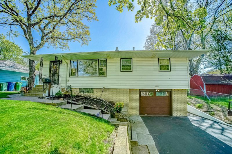 6221 Trinity Dr NE, Fridley, MN 55432