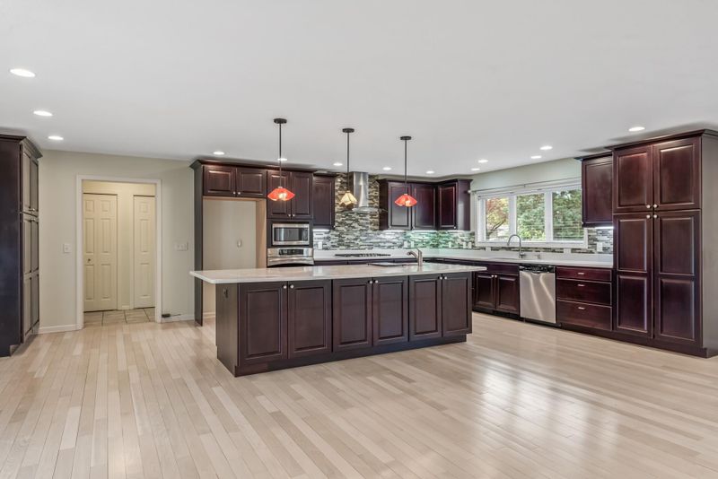 8201 15th Ave S, Bloomington, MN 55425
