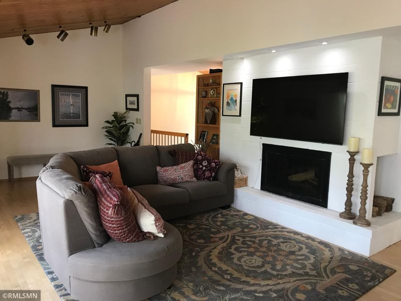 8619 Hidden Bay Trl N, Lake Elmo, MN 55042