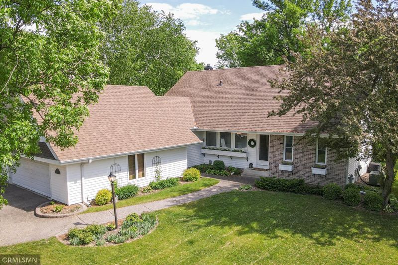 9146 Fox Run Cir, Eden Prairie, MN 55347
