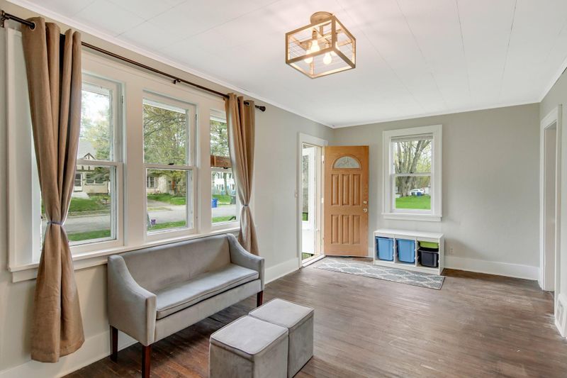 606 California Ave E, Saint Paul, MN 55130