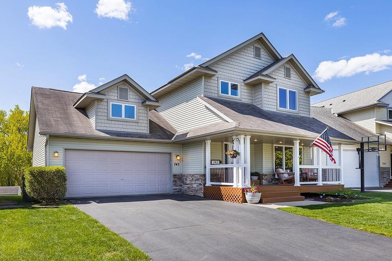 743 7th St, Chaska, MN 55318