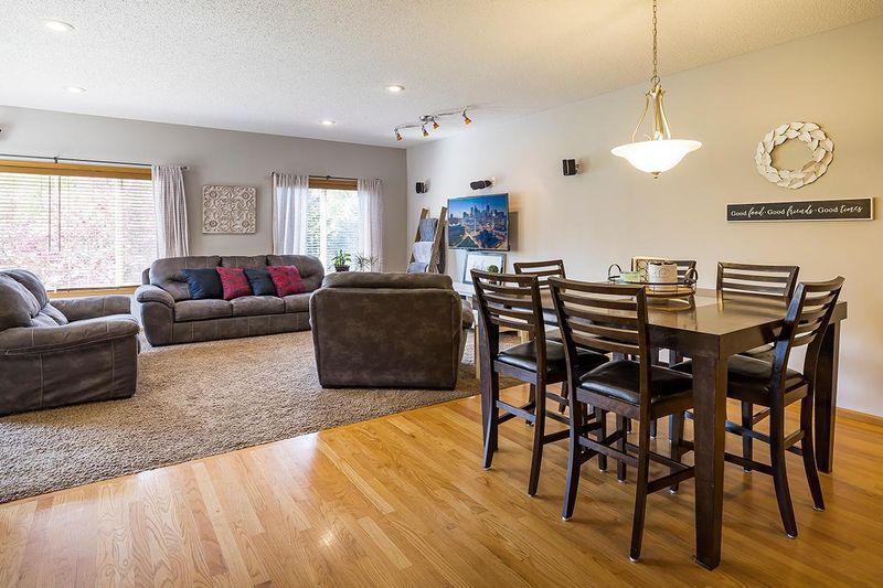 743 7th St, Chaska, MN 55318