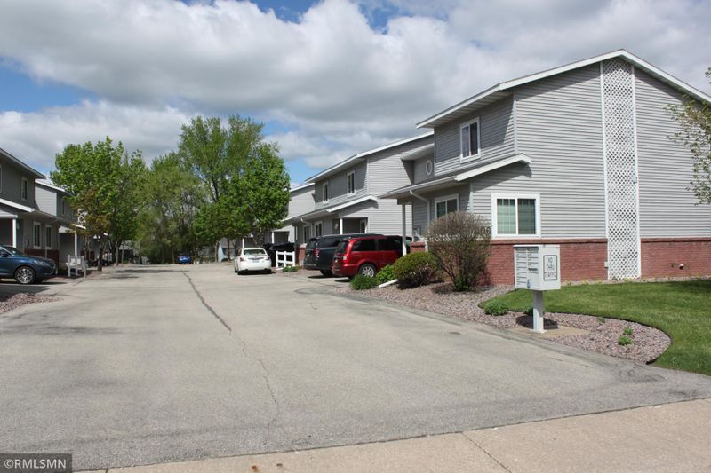 806 Cedar Dr #C, La Crescent, MN 55947