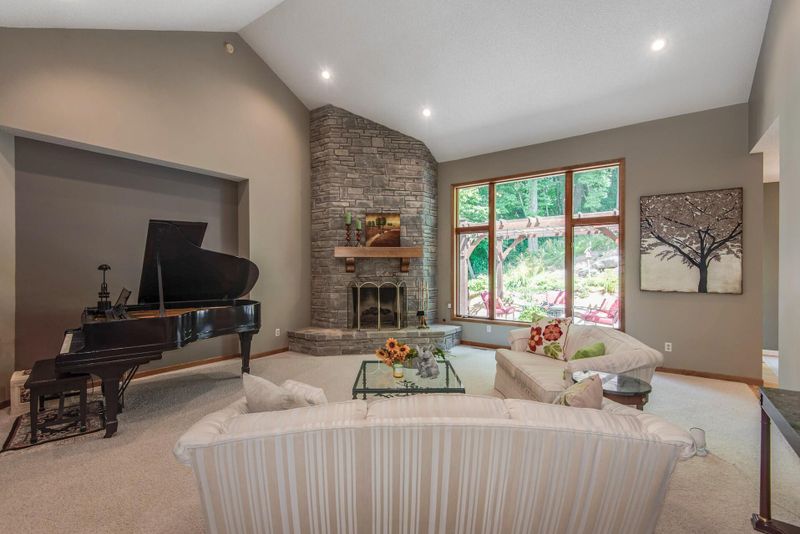 5559 Bristol Ln, Minnetonka, MN 55343