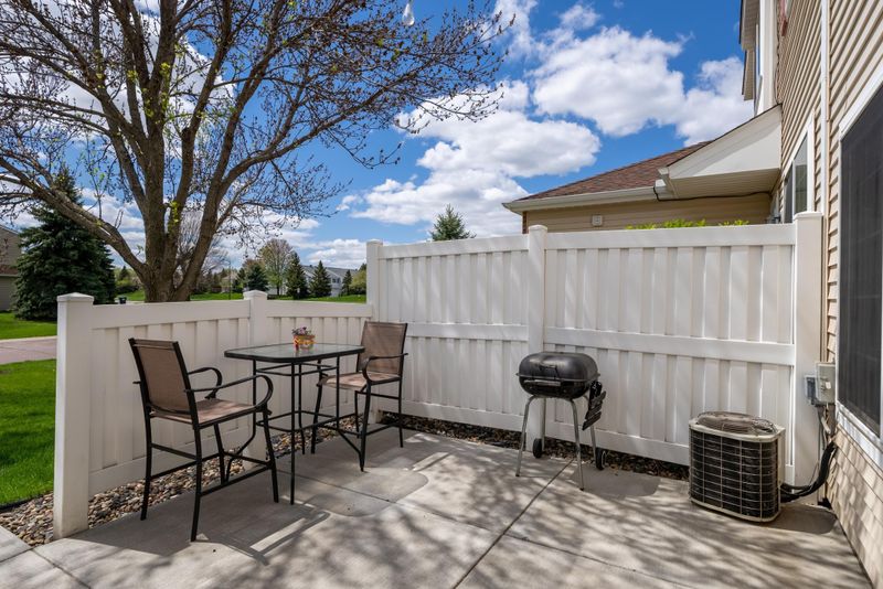 6411 158th St W #111, Apple Valley, MN 55124