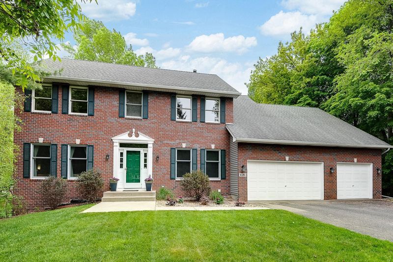 6581 Nez Perce Dr, Chanhassen, MN 55317