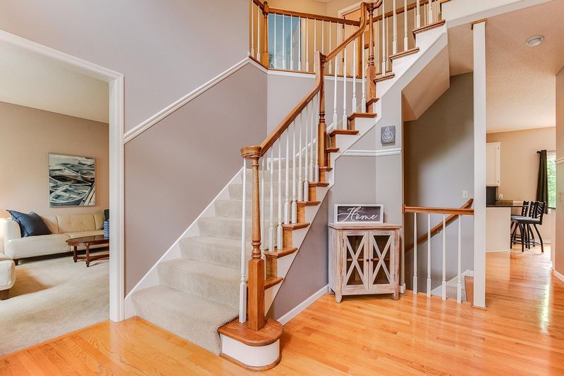6581 Nez Perce Dr, Chanhassen, MN 55317