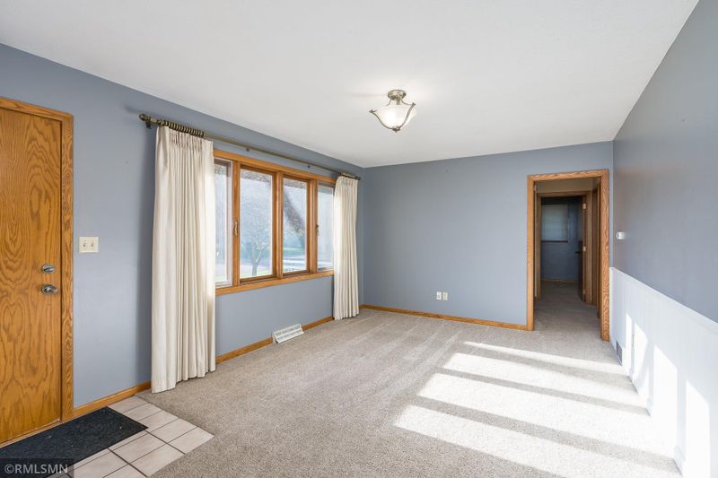 144 N Manitou Dr, Mankato, MN 56001